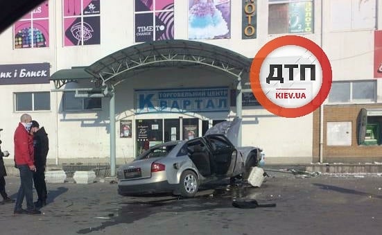 Пьяное смертельное ДТП в Малине - автомобиль Audi на огромной скорости влетел в столб: водитель погиб, пассажир госпитализирован